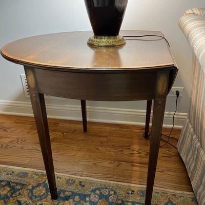 VINTAGE ADAMS STYLE DROP LEAF SIDE TABLE