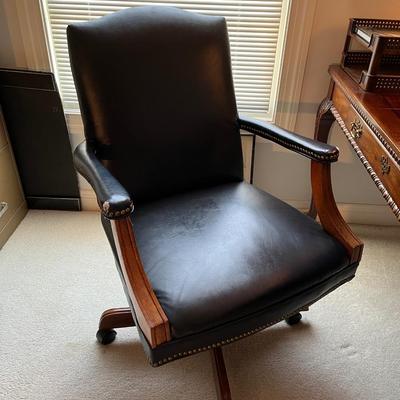 TRADITIONAL EXECUTIVE DESK CHAIR, WOOD AND BLACK LEATHER
