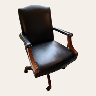 TRADITIONAL EXECUTIVE DESK CHAIR, WOOD AND BLACK LEATHER