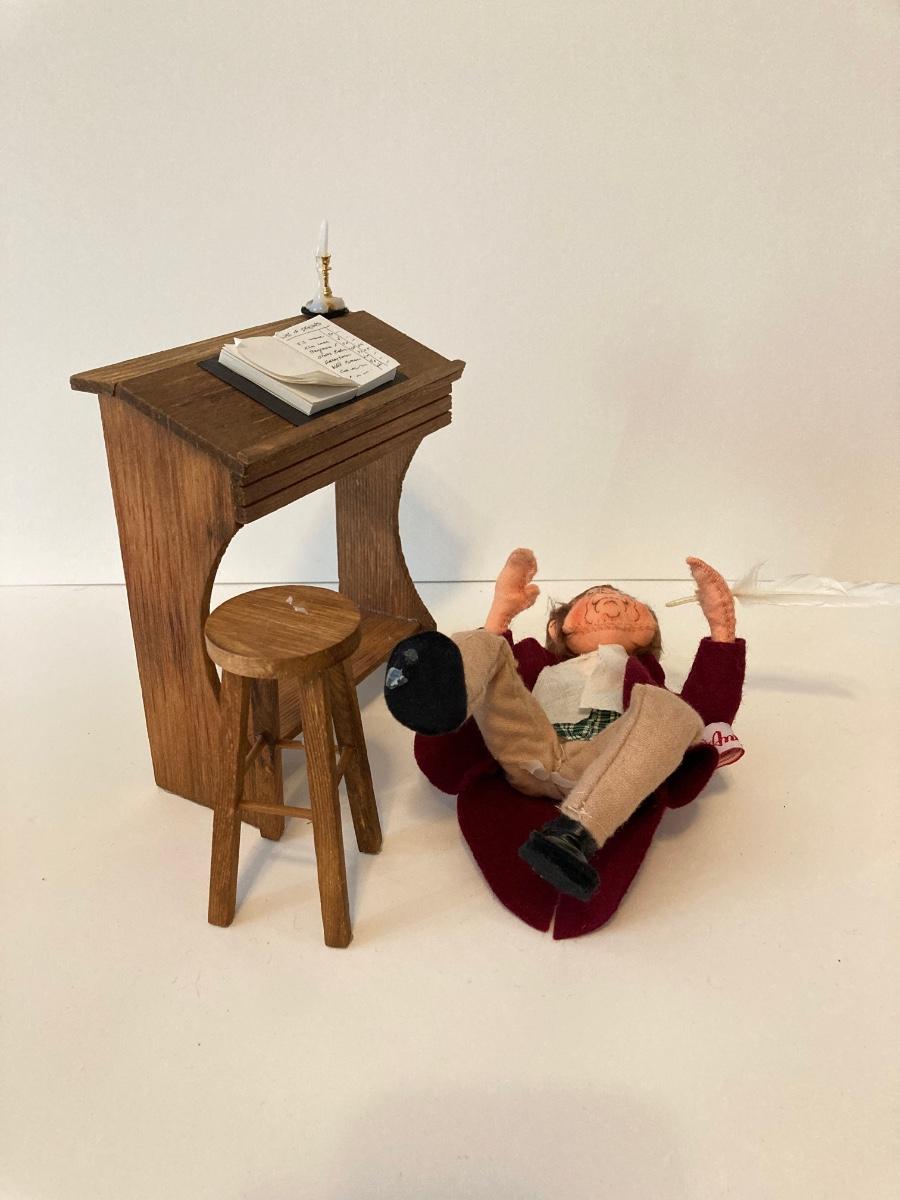 lot-96c-annalee-dolls-a-christmas-carol-bob-and-martha-cratchet-estatesales