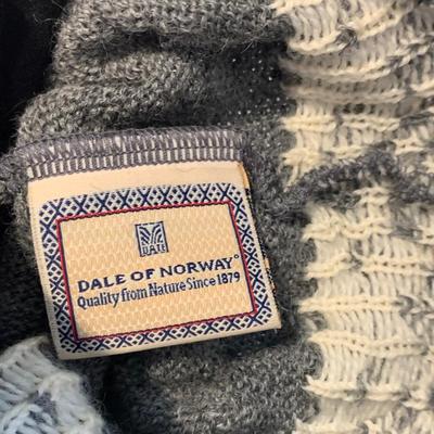 Elegant Silk and Cashmere Scarves by Dana Buchman, Oscar de la Renta, & More (DR-HS)