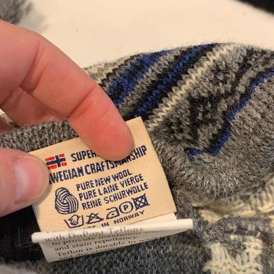 Elegant Silk and Cashmere Scarves by Dana Buchman, Oscar de la Renta, & More (DR-HS)