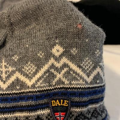 Elegant Silk and Cashmere Scarves by Dana Buchman, Oscar de la Renta, & More (DR-HS)