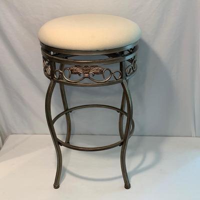 Hillsdale Ornate Stool with Mirror & Clock (LR-HS)