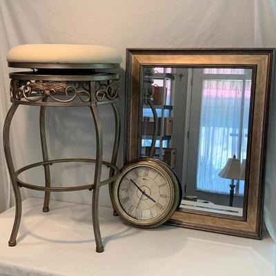Hillsdale Ornate Stool with Mirror & Clock (LR-HS)