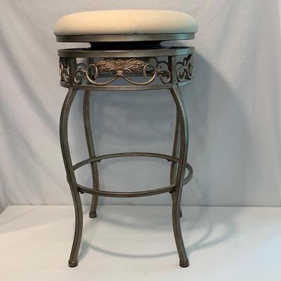 Hillsdale Ornate Stool with Mirror & Clock (LR-HS)
