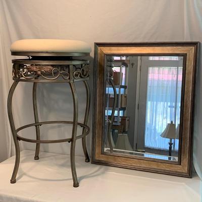Hillsdale Ornate Stool with Mirror & Clock (LR-HS)