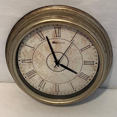 Hillsdale Ornate Stool with Mirror & Clock (LR-HS)