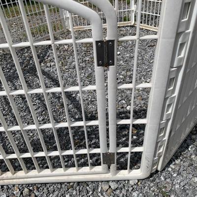 Freestanding Fence with Dog Door (FP-HS)