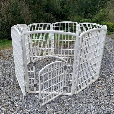 Freestanding Fence with Dog Door (FP-HS)
