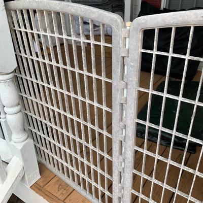 Freestanding Fence with Dog Door (FP-HS)