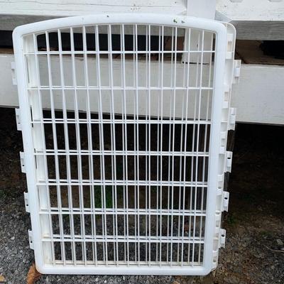 Freestanding Fence with Dog Door (FP-HS)