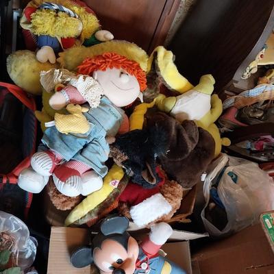 HUGE ASSORTMENT OF CABBAGE PATCH KIDS, BUSHNELL TELESCOPE, BASEBALL MITTS/BALLS, PLUSH ANIMALS AND MORE