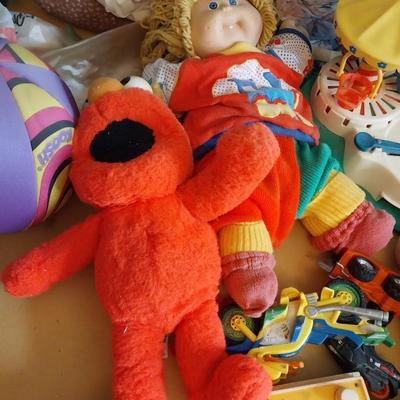 HUGE ASSORTMENT OF CABBAGE PATCH KIDS, BUSHNELL TELESCOPE, BASEBALL MITTS/BALLS, PLUSH ANIMALS AND MORE
