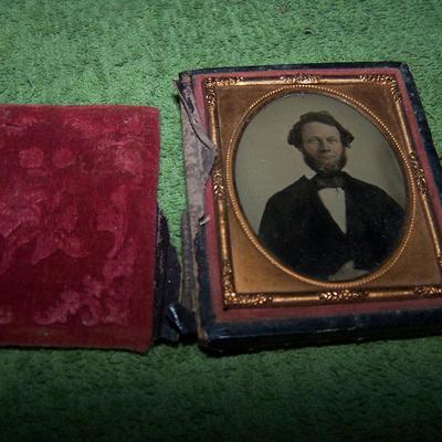 LOT 82  GREAT VINTAGE 2 TIN TYPES & 1 PHOTO GLASS PLATE