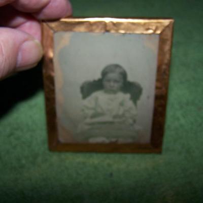 LOT 82  GREAT VINTAGE 2 TIN TYPES & 1 PHOTO GLASS PLATE