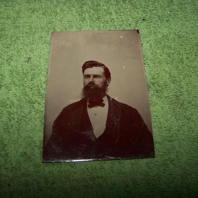 LOT 83  GREAT VINTAGE TIN TYPES  ADULTS