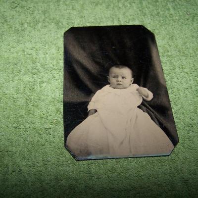 LOT 85 ADORABLE VINTAGE TIN TYPES  BABIES/TODDLERS