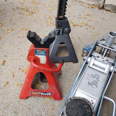 VEHICLE FLOOR JACK AND LIFTS