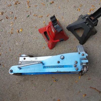 VEHICLE FLOOR JACK AND LIFTS