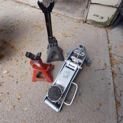 VEHICLE FLOOR JACK AND LIFTS