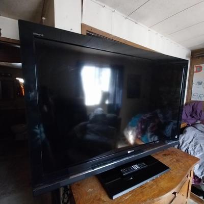 SONY BRAVIA 52" LCD DIGITAL COLOR TELEVISION WITH REMOTE