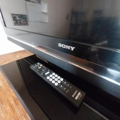 SONY BRAVIA 52" LCD DIGITAL COLOR TELEVISION WITH REMOTE