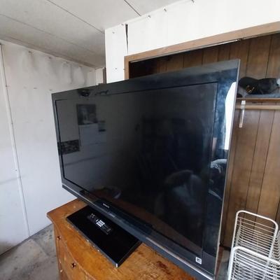 SONY BRAVIA 52" LCD DIGITAL COLOR TELEVISION WITH REMOTE