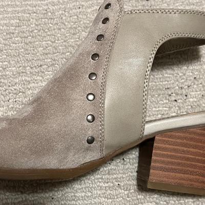 Baretraps Boots & Shoes Size 8.5 (BR2-RG)