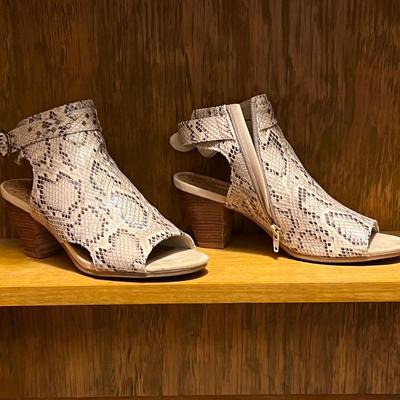 Baretraps Boots & Shoes Size 8.5 (BR2-RG)