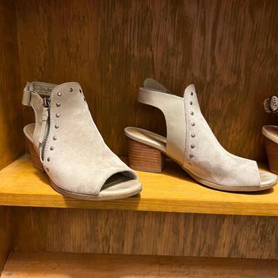 Baretraps Boots & Shoes Size 8.5 (BR2-RG)