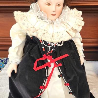 Lot #128 Lot of 2 Franklin Mint Heirloom dolls - both have boxes