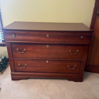 Three Drawer Chest of Drawers (O-MG)