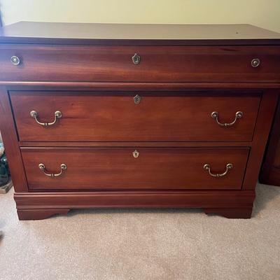 Three Drawer Chest of Drawers (O-MG)