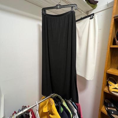 Ladies Casual & Dressy Size M/L Tops & Skirts Plus Wool Blazers (O-RG)