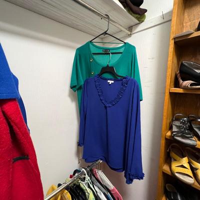 Ladies Casual & Dressy Size M/L Tops & Skirts Plus Wool Blazers (O-RG)