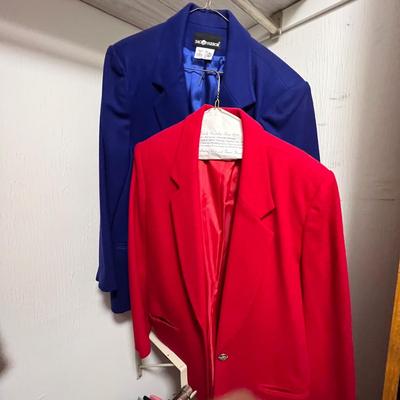 Ladies Casual & Dressy Size M/L Tops & Skirts Plus Wool Blazers (O-RG)