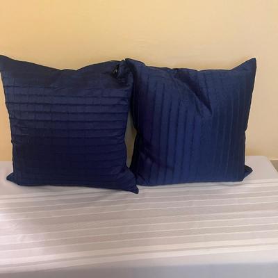 Ottoman & Accent Pillows (LR-MG)