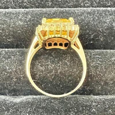 14 Karat Yellow Gold w/Synthetic Center and CZ Round Stone