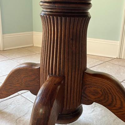 Solid Oak Pedestal Dining Room Table With Claw Feet ~ *Read Details