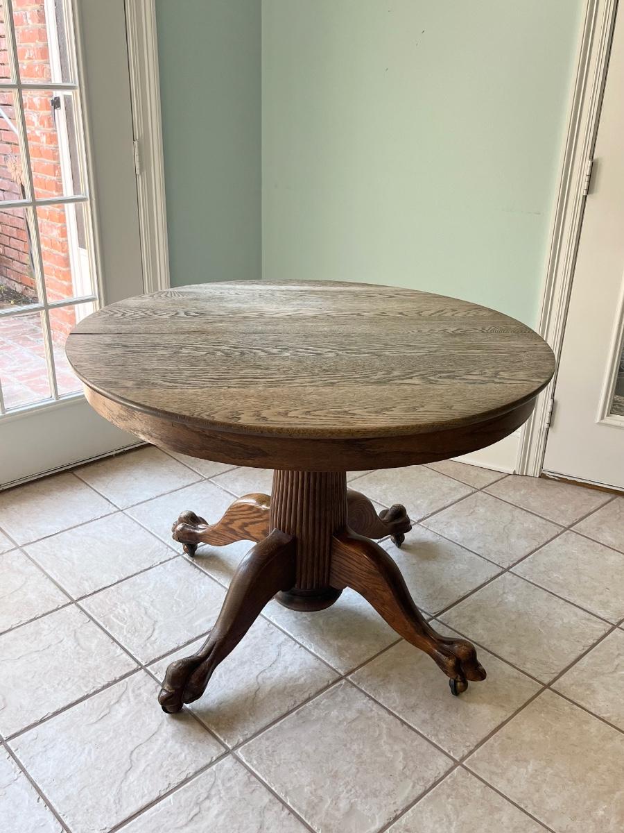 Solid Oak Pedestal Dining Room Table With Claw Feet *Read Details