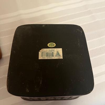 Dezine Box with Bird Lid & Parakeet Artwork (LR-MG)