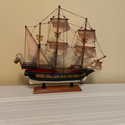 Golden Hind Wooden Ship (LR-MG)