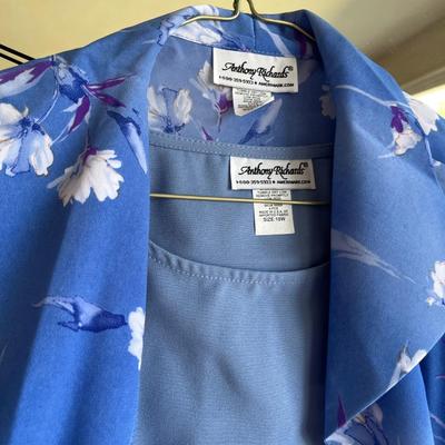 Lot of blue pant suits/ skirt suits