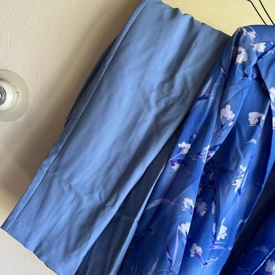 Lot of blue pant suits/ skirt suits