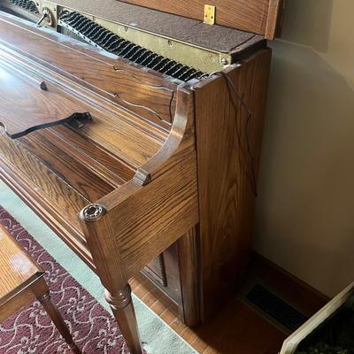 Yamaha Upright Piano & Bench (LR-MG)