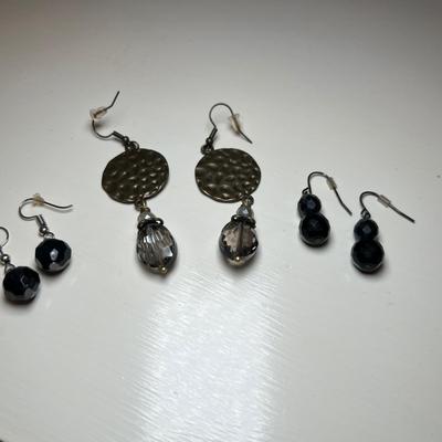 Twenty Plus Pairs of Earrings (BR2-RG)