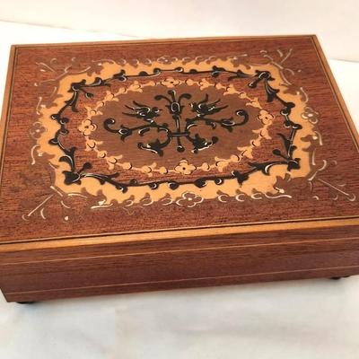 Lot #171  Italian Music Box - works