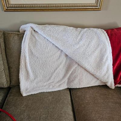 Christmas Pillows, Tree Skirts & More (LR-JS)