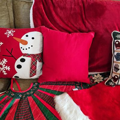 Christmas Pillows, Tree Skirts & More (LR-JS)